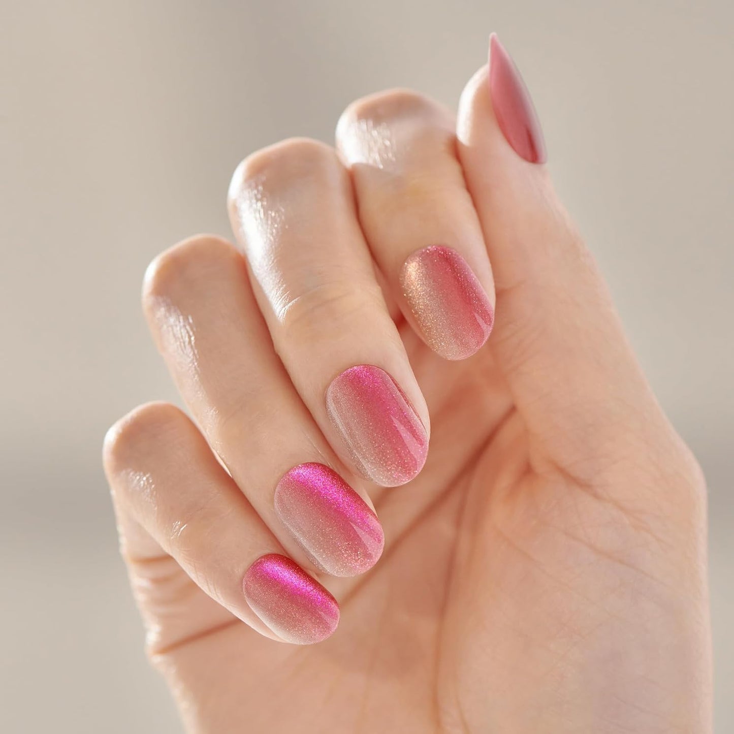 30 press-on nails in short oval shape per kit