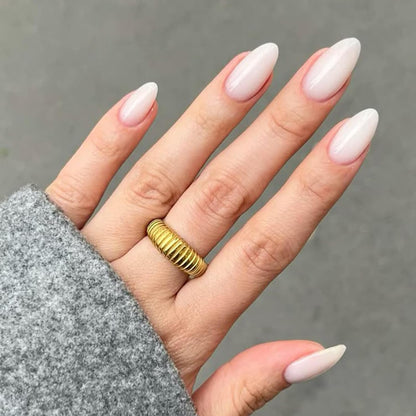 32 press-on nails in 16 sizes per kit for custom fit across all fingers