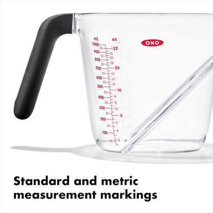 dual-scale markings in cups, ounces, and milliliters that resist wear