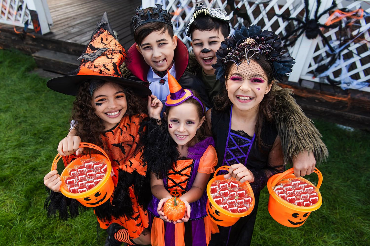 Fruidles Halloween Vampires Fangs Tattoo Lollipops – Streamlined Goody Bag Filler for Simple Halloween Hosting