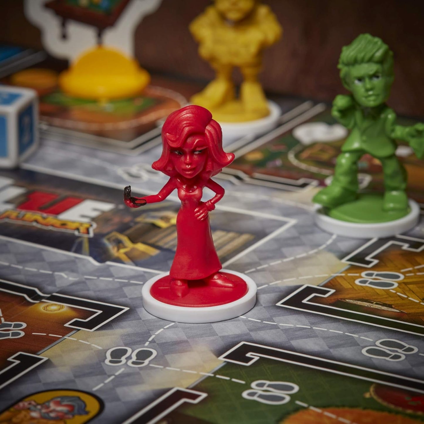 Hasbro Gaming Clue Junior Board Game – Safe Playroom Mystery Game for Kids Ages 5 and Up, 2-6 Players