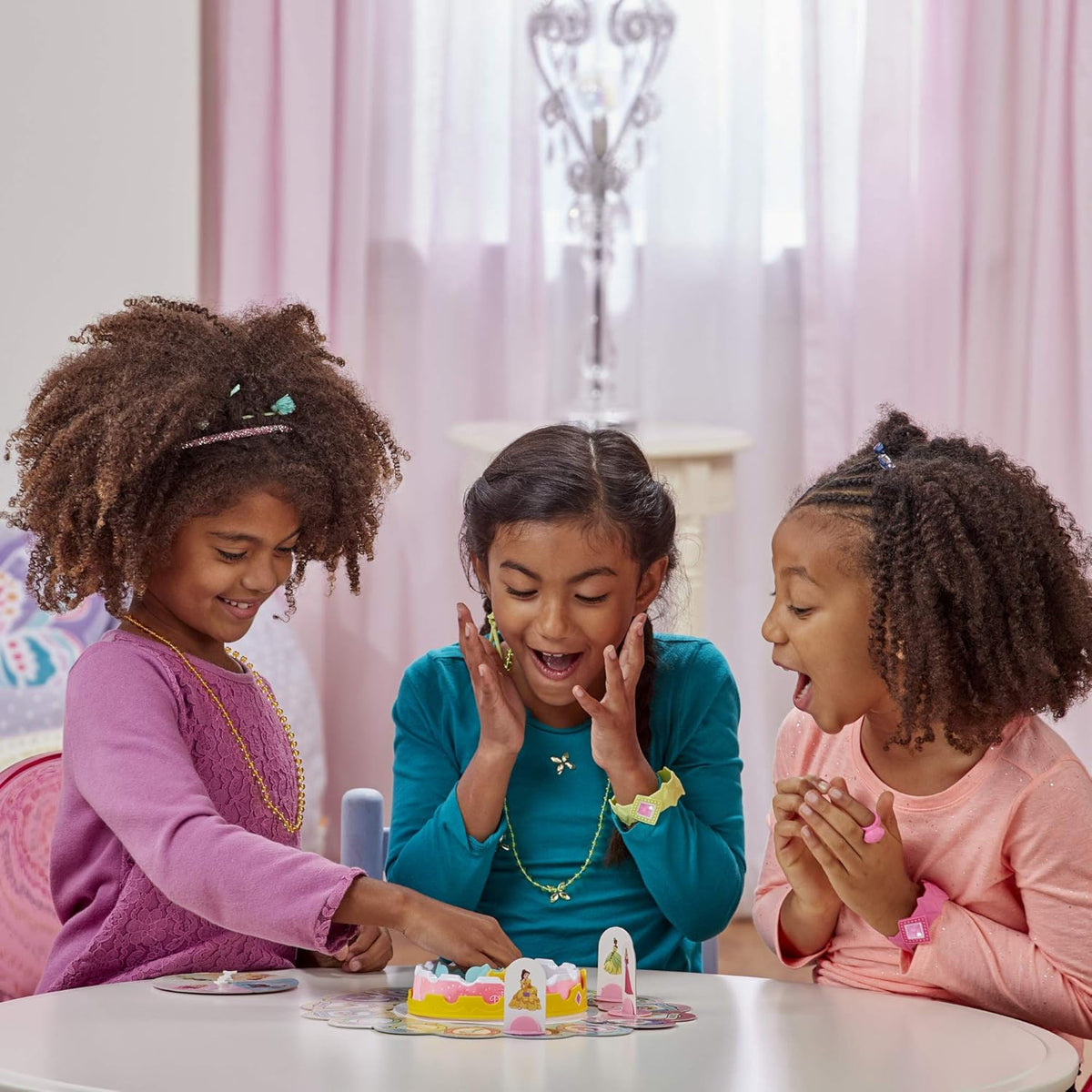 Hasbro Gaming Pretty Pretty Princess Disney Game – Calming Turn-Taking Game for Kids' Wind-Down Time