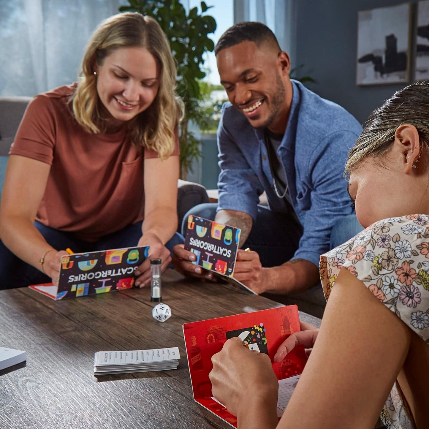 Hasbro Gaming Scattergories Classic Game – Family Game Night for Ages 13 and Up, Safe Screen-Free Activity for Living Room and Dining Table