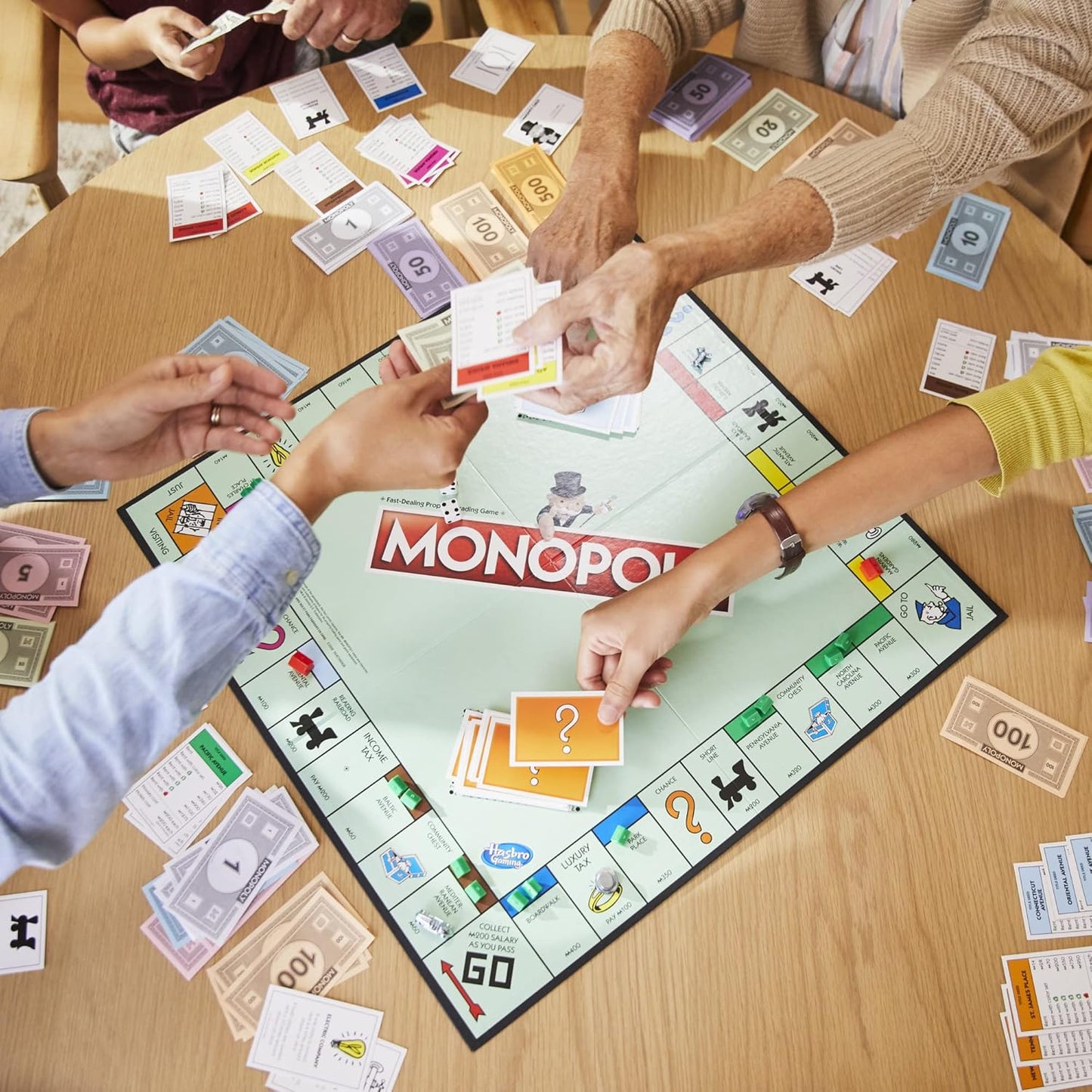 Hasbro Monopoly Board Game – Classic Family Indoor Activity for Kids Ages 8 and Up, 2 to 6 Players
