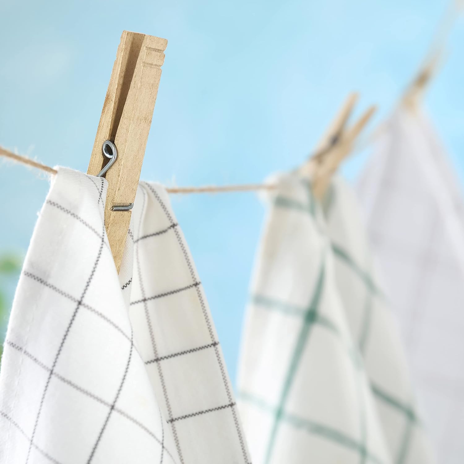 non-slip grip ends that secure heavy wet fabrics