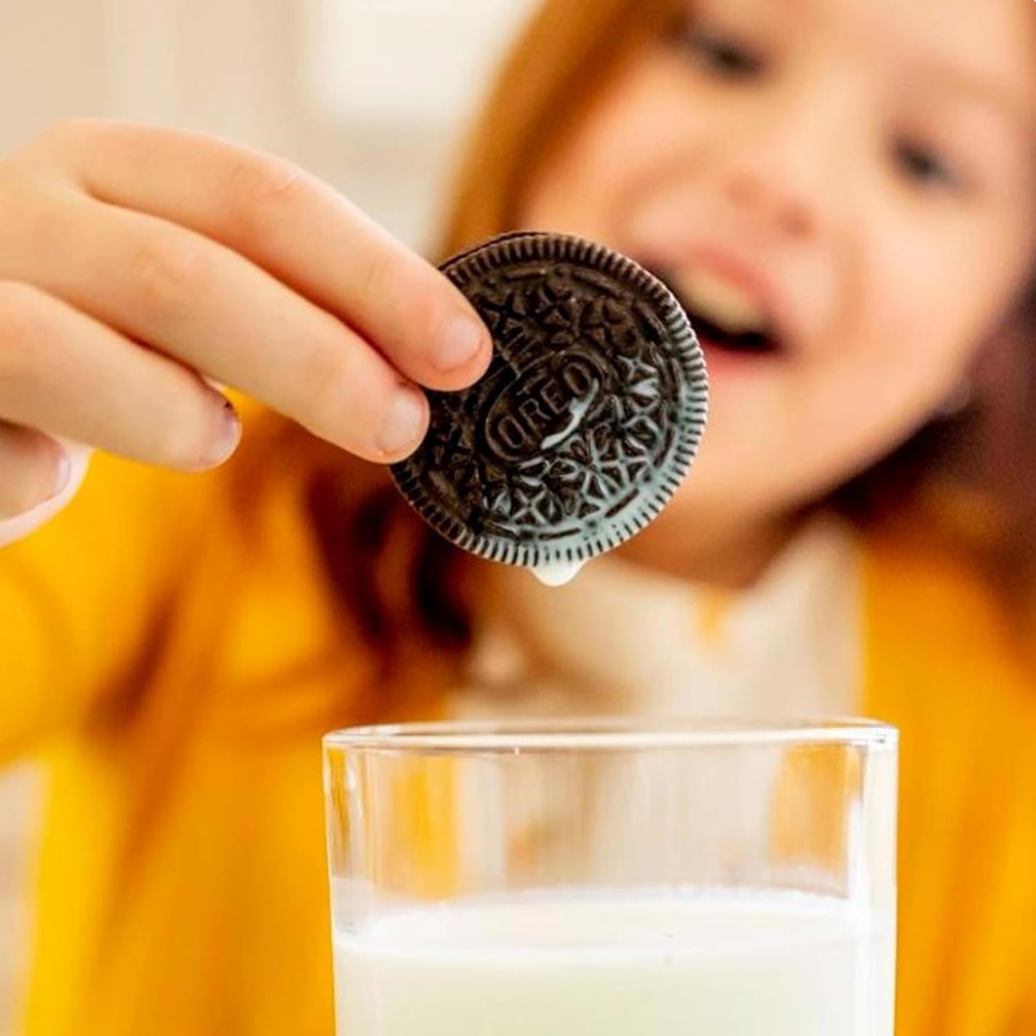 OREO Chocolate Sandwich Cookies, Family Size 3-Pack – Lunchbox Treat for School Kids, Resealable Pouch