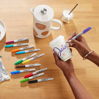 quick-drying alcohol-based ink that resists fading and water on paper, plastic, metal, glass, and wood