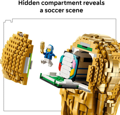 removable mini scene that can be displayed inside or beside the trophy