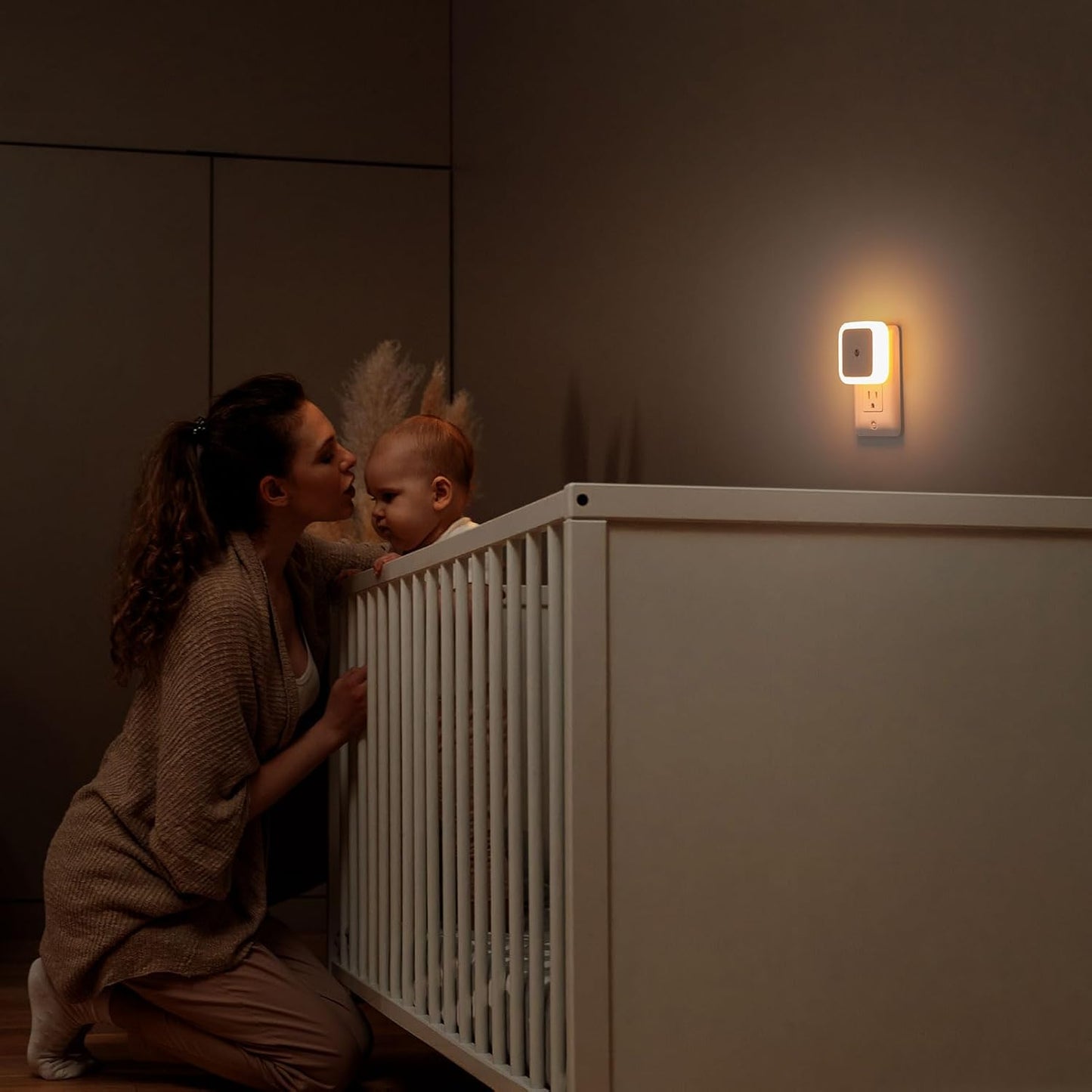Sujeet Night Light 8-Pack – Practical Housewarming Gift for New Homeowners, Dusk to Dawn Hallway and Bedroom Set