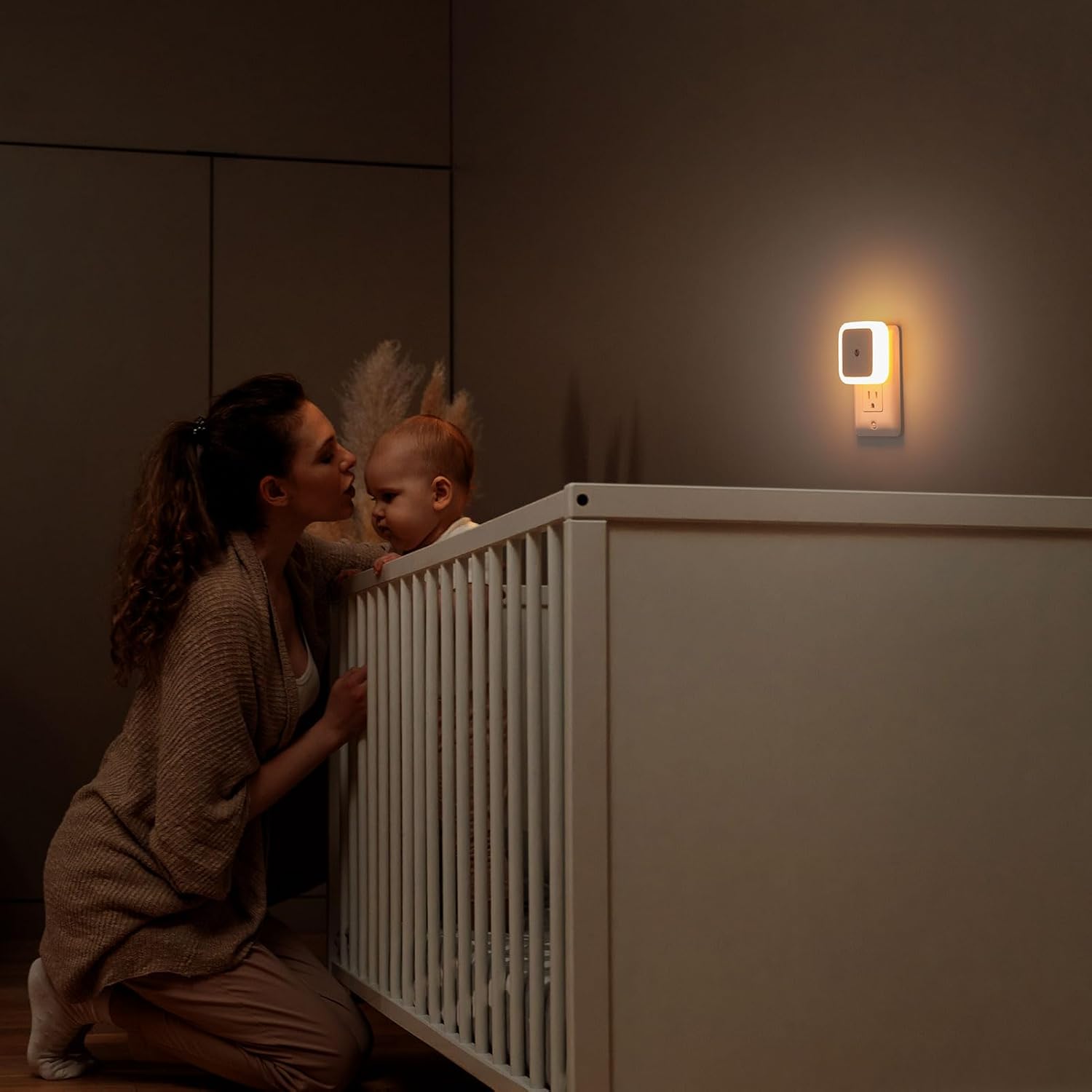 Sujeet Night Light 8-Pack – Practical Housewarming Gift for New Homeowners, Dusk to Dawn Hallway and Bedroom Set