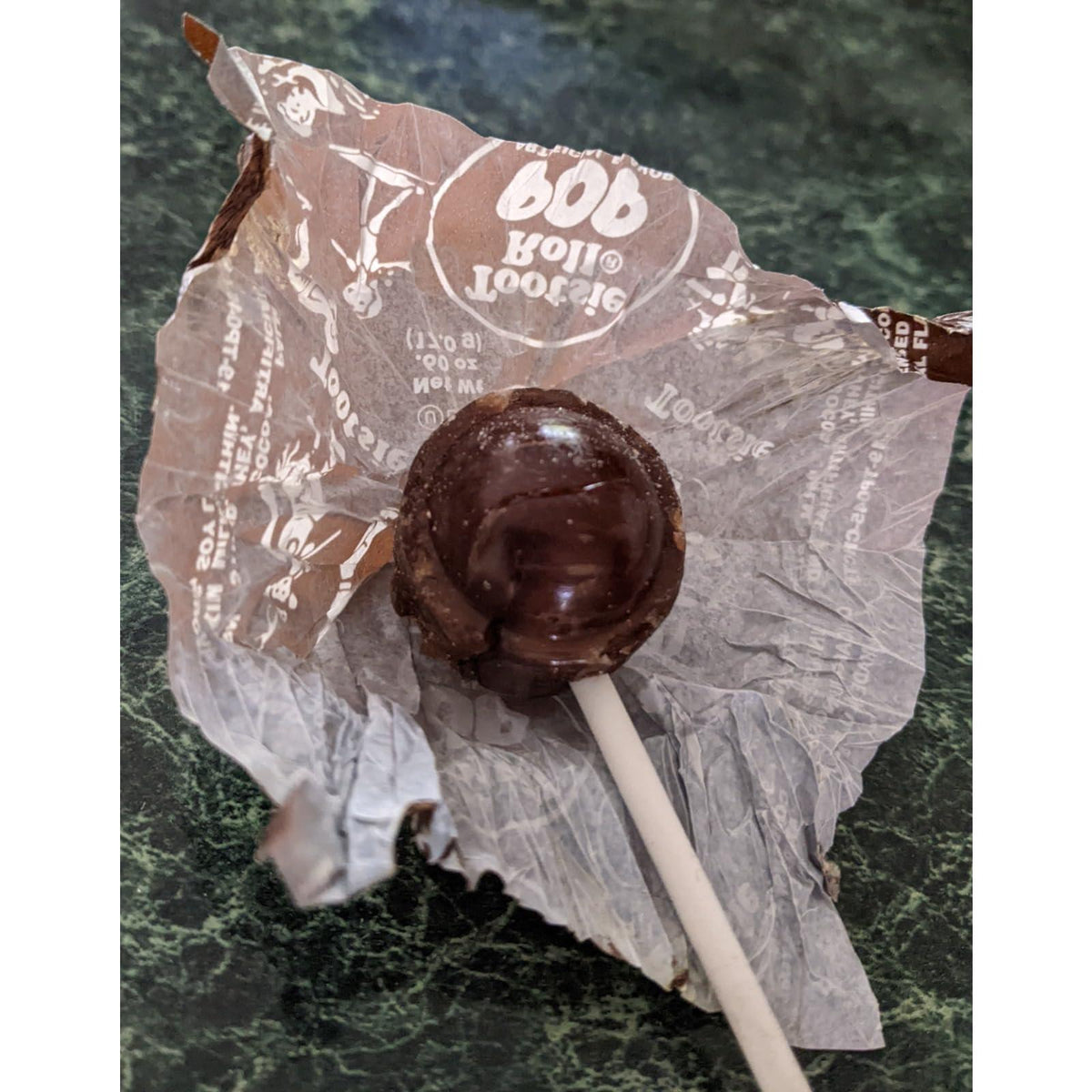 Tootsie Pops Bulk Hard Candy Lollipops – Mess-Free Snacks for Sports Concessions and Park Outings