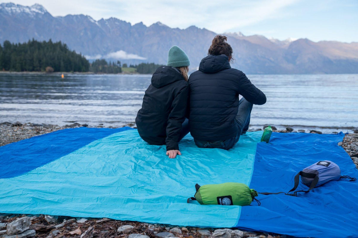 WEKAPO Sandproof Beach Blanket – Thoughtful Vacation Gift for Beach Lovers and Cruise Travelers